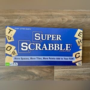 Super Scrabble 2014. Hasbro. Complete. 2-4 players.